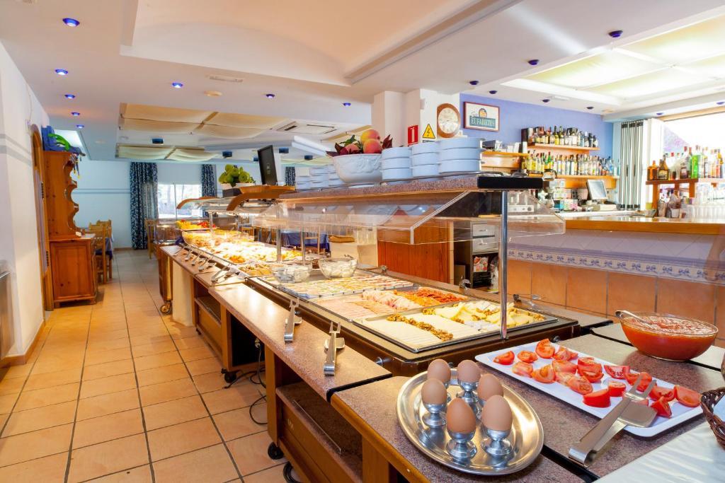Ses Eufabietes Apartments & Restaurant Playa Migjorn Kültér fotó