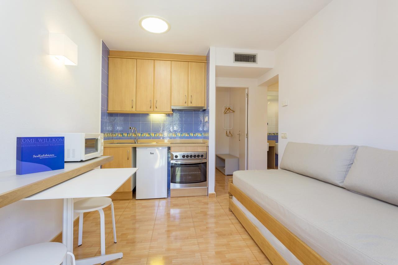 Ses Eufabietes Apartments & Restaurant Playa Migjorn Kültér fotó