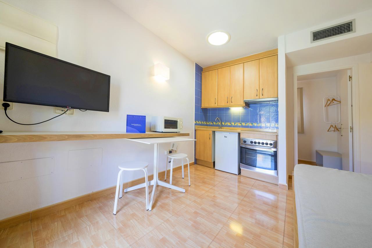 Ses Eufabietes Apartments & Restaurant Playa Migjorn Kültér fotó