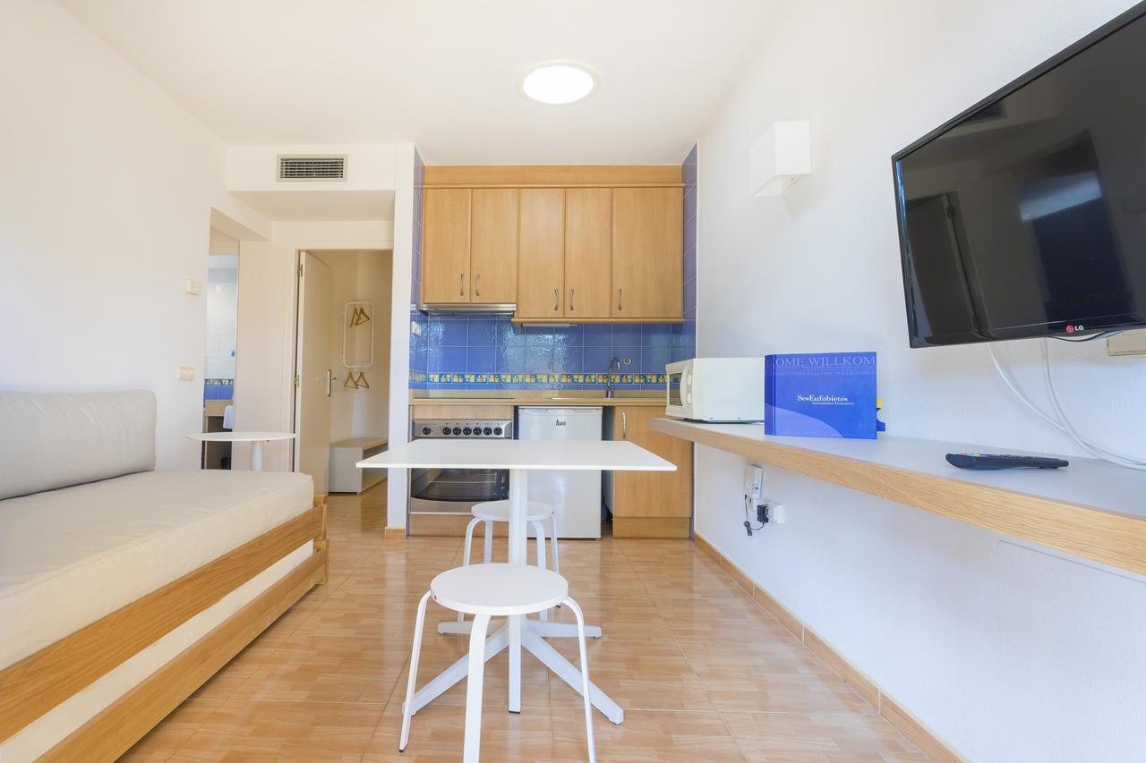 Ses Eufabietes Apartments & Restaurant Playa Migjorn Kültér fotó