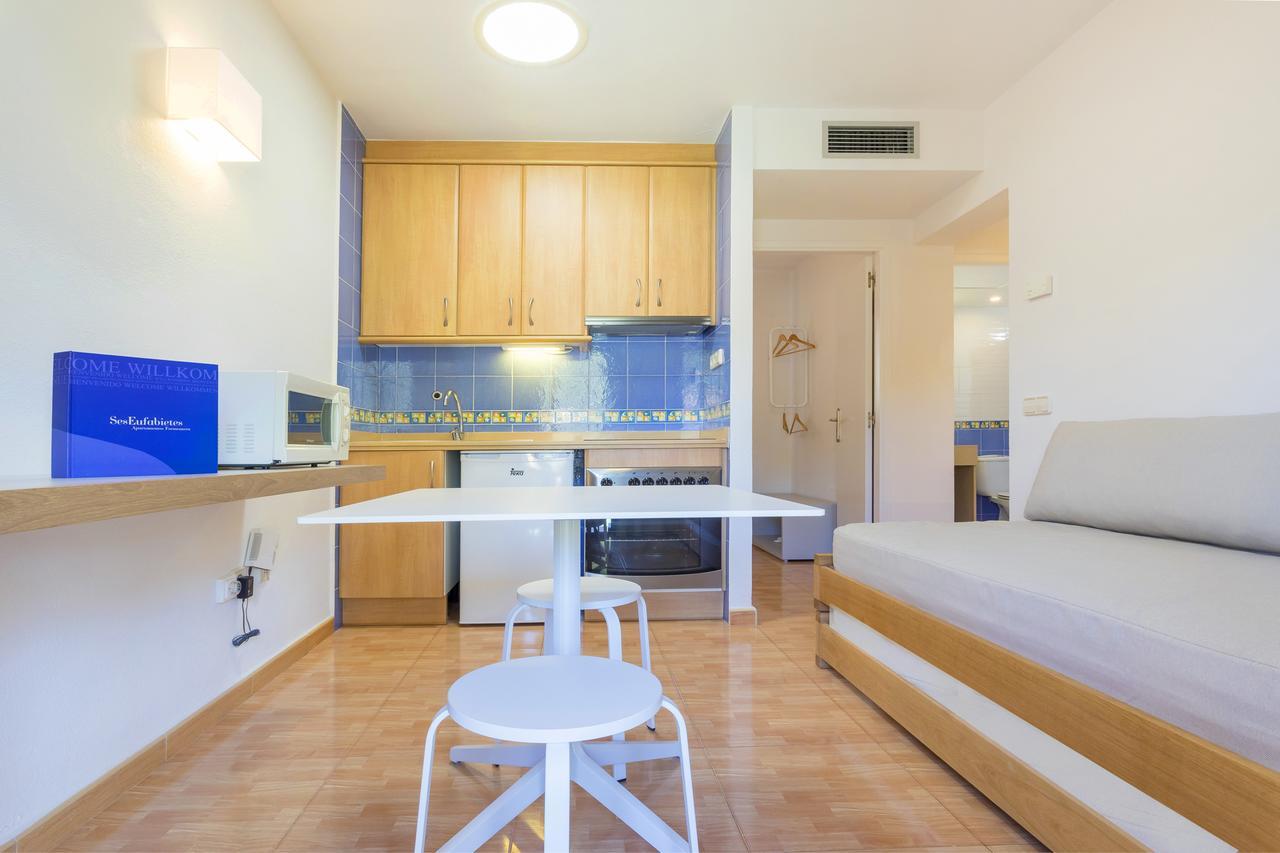 Ses Eufabietes Apartments & Restaurant Playa Migjorn Kültér fotó
