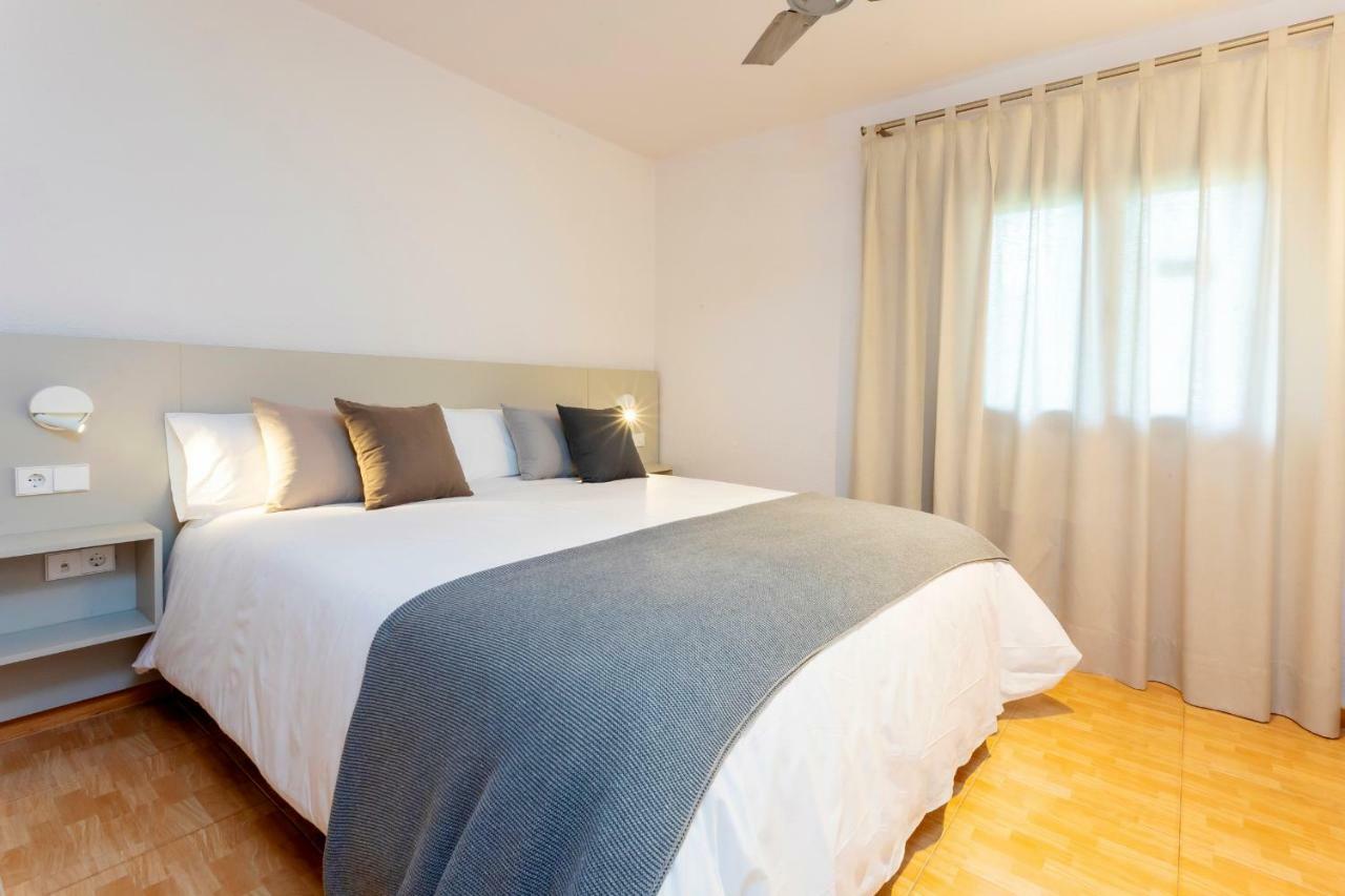 Ses Eufabietes Apartments & Restaurant Playa Migjorn Kültér fotó