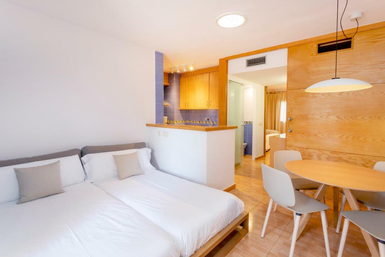 Ses Eufabietes Apartments & Restaurant Playa Migjorn Kültér fotó